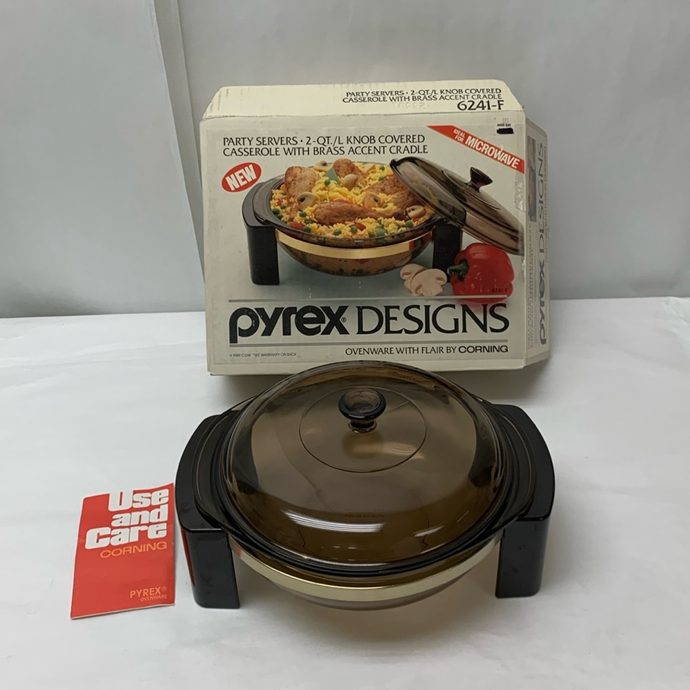 Vintage PYREX Designs Casserole Dish 2 Quart 6241-F With Cradle Party Server new